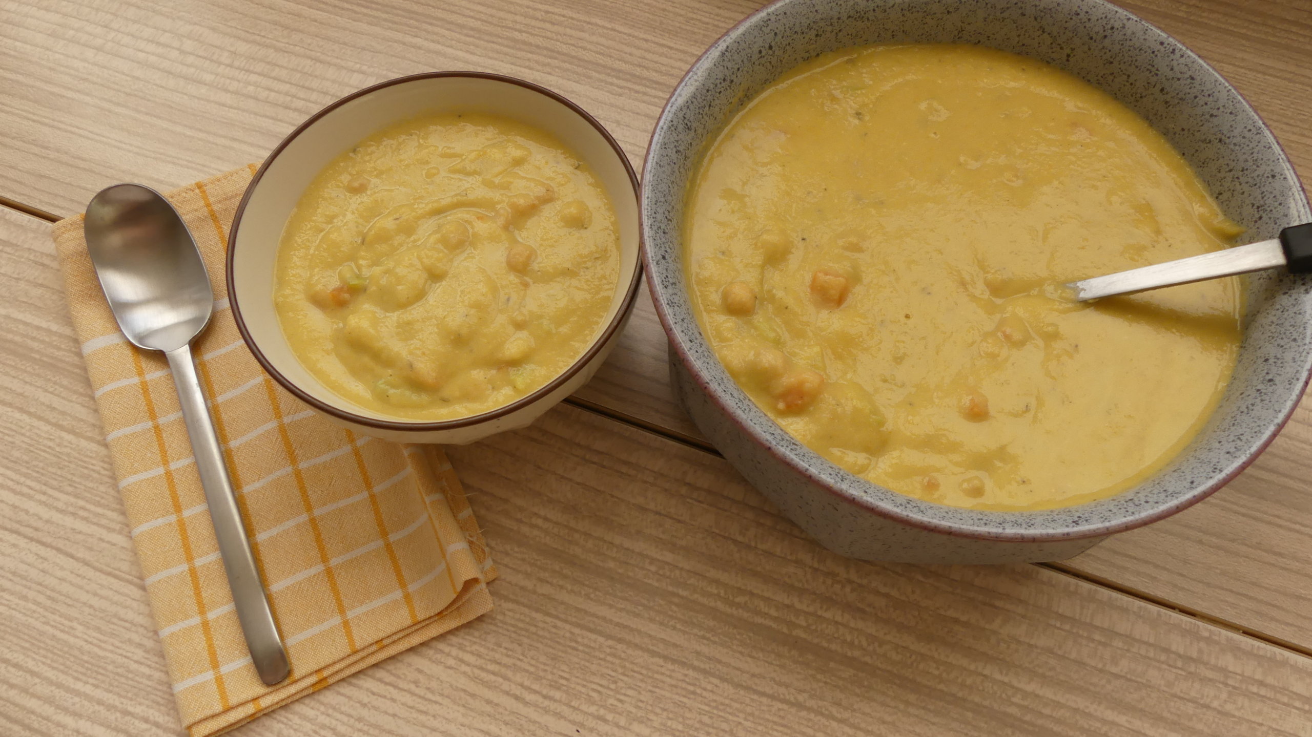 Soupe aux pois chiches, poireaux, carottes et pommes de terre Withmo