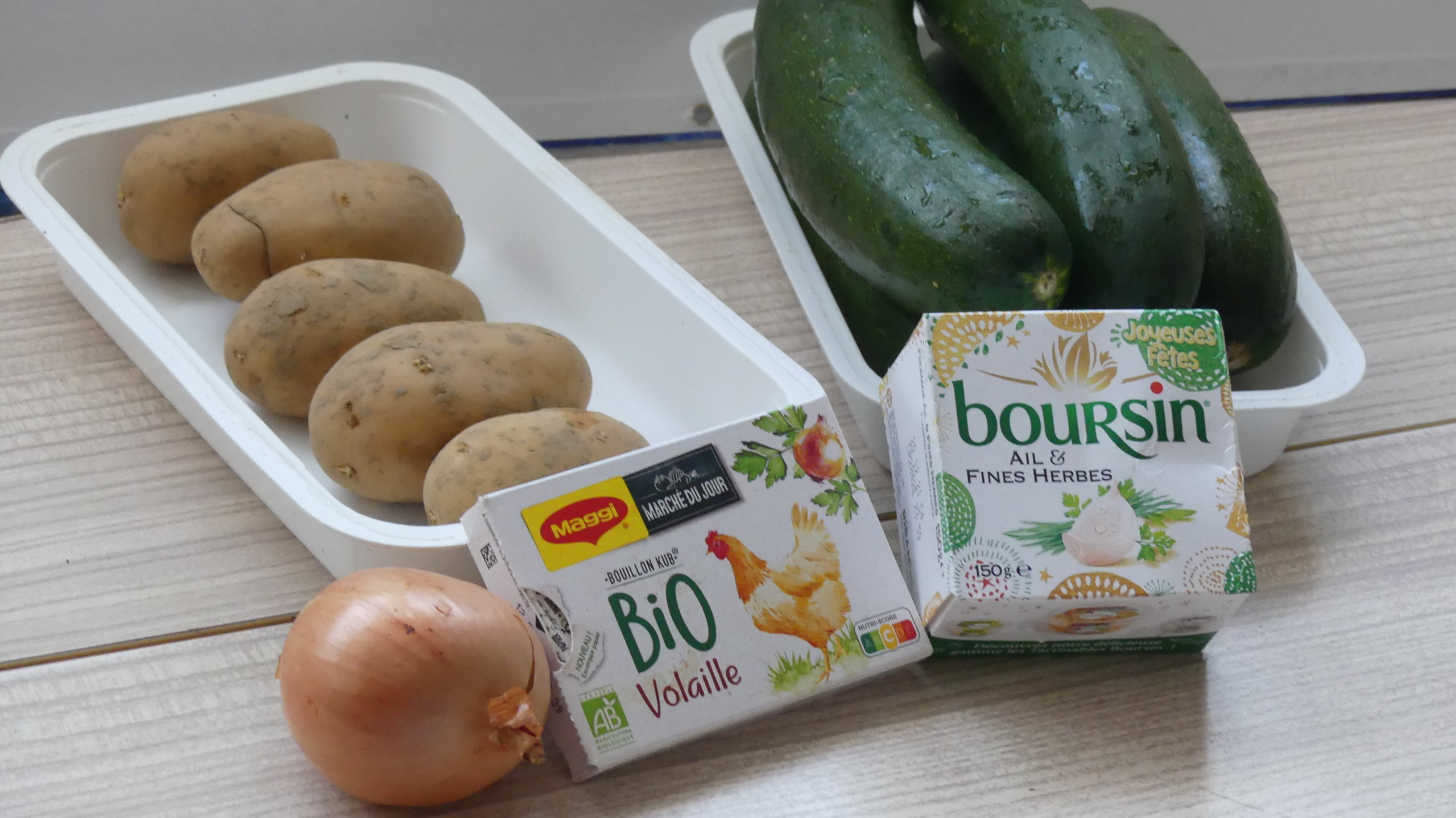 veloute-courgettes-ail-et-fines-herbes-les-ingredients-1
