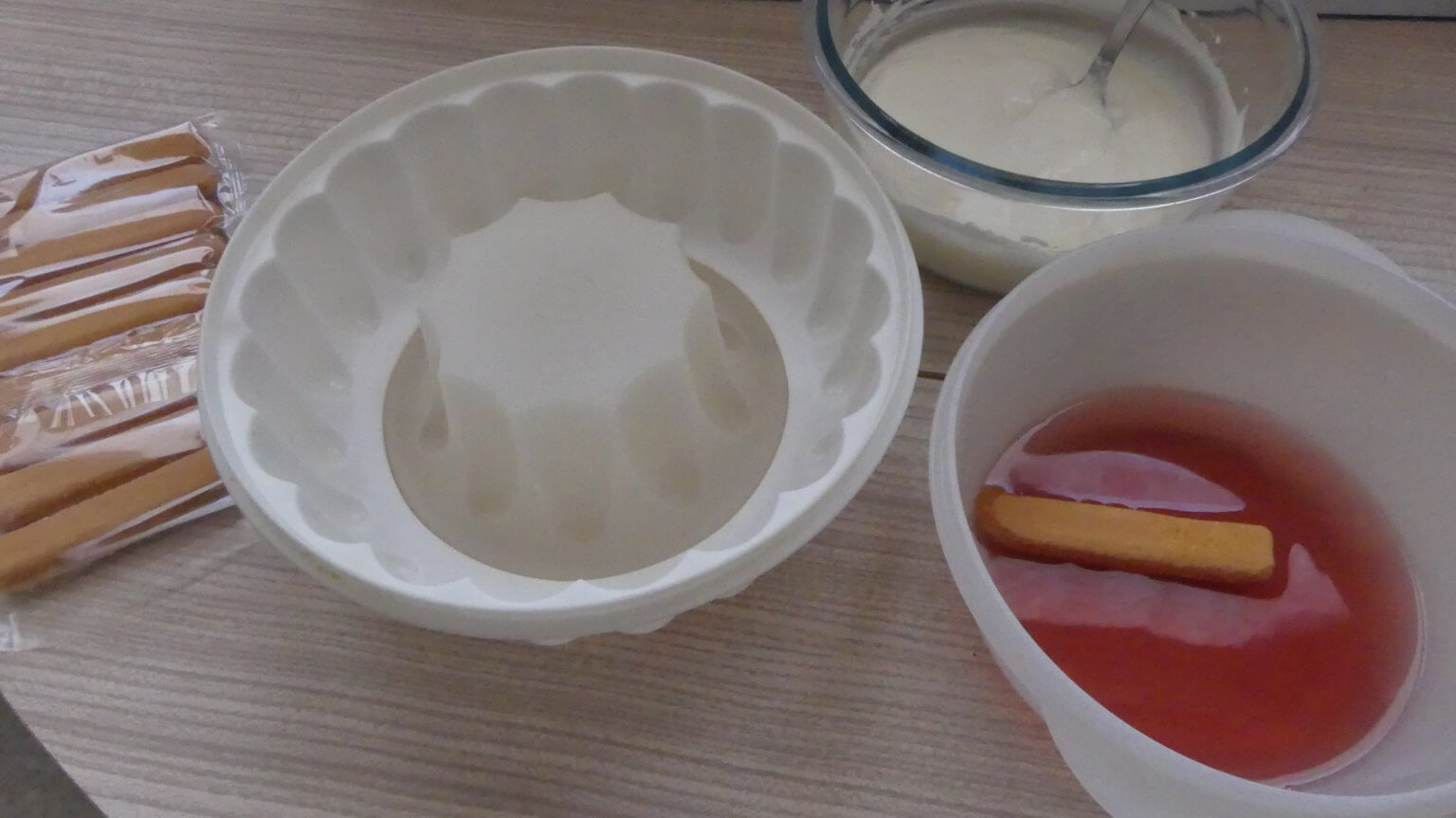 Charlotte aux framboises tupperware - Withmo