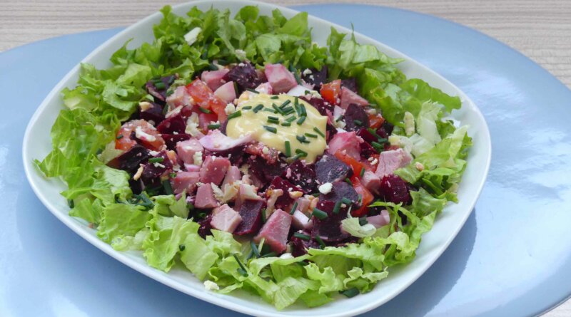 Salade-composee-betterave-oeuf-chevre-jambon-1