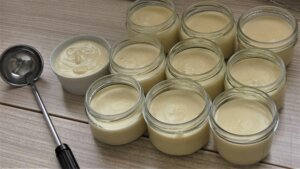 crème vanille façon danette au companion_mise en pots