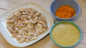 soupe au poulet vermicelles_poulet effiloché carottes rapées oignon et ail mixés