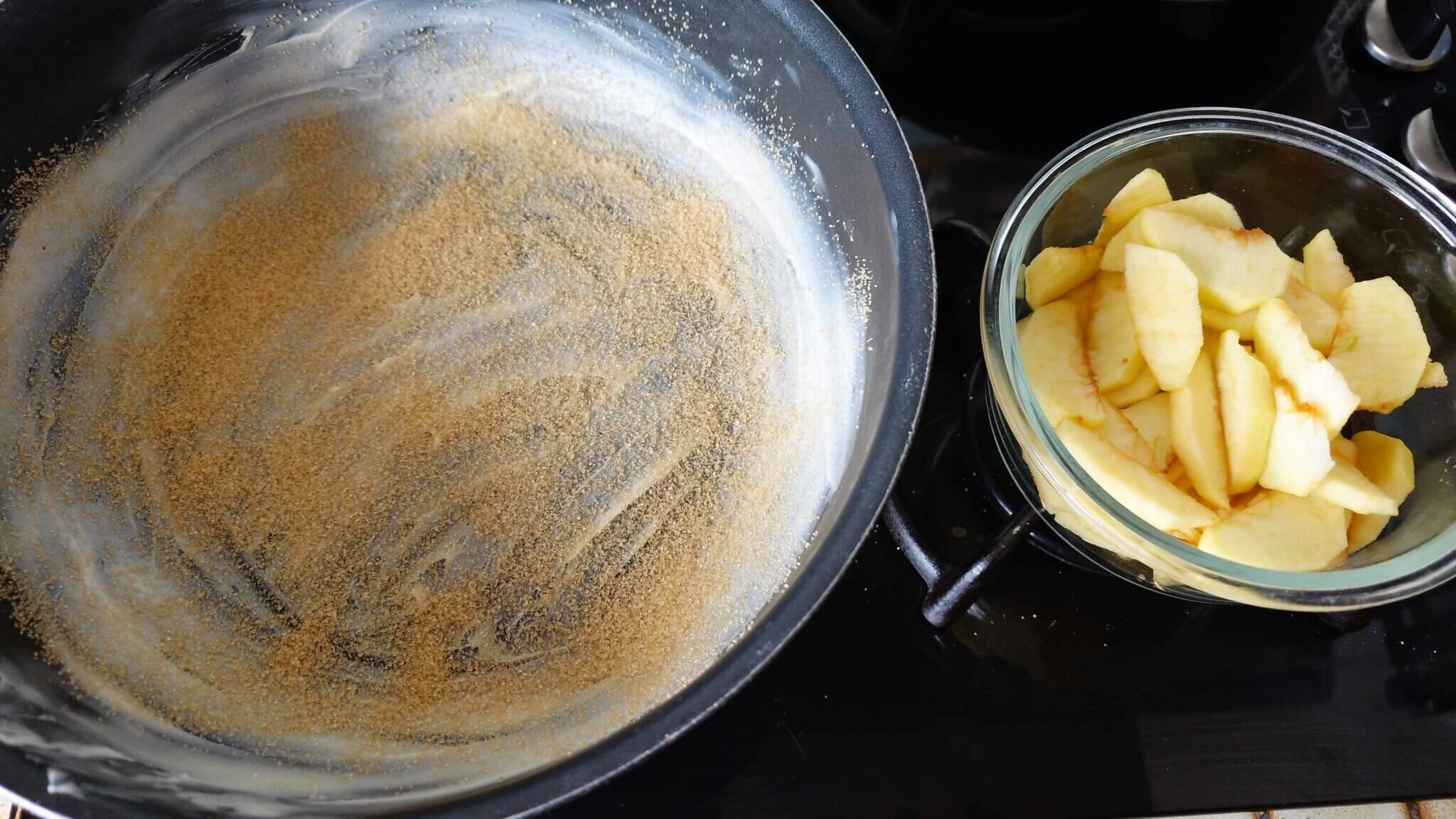 Gâteau aux pommes à la poêle - Withmo