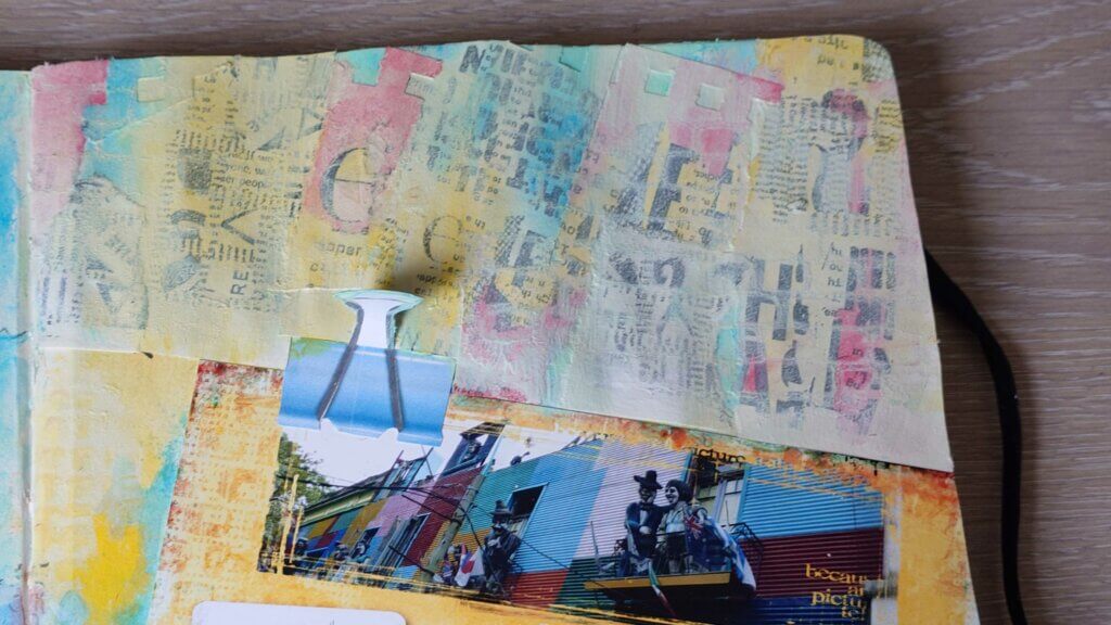 Art journal Withmo_Quartier La boca Argentine_Passage gesso sur nouveau papier fond