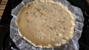 quiche courgettes bacon Withmo_ajout appareil sur fond de tarte