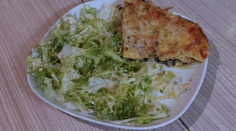tarte filo poulet champignons avec salade verte Withmo